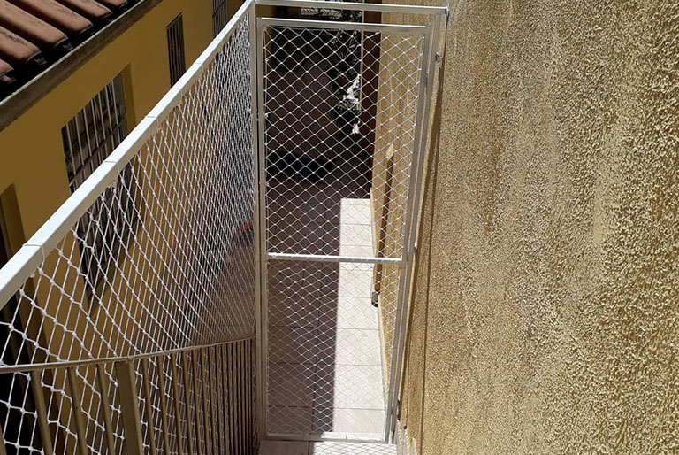SafeCat Porta de Contenção